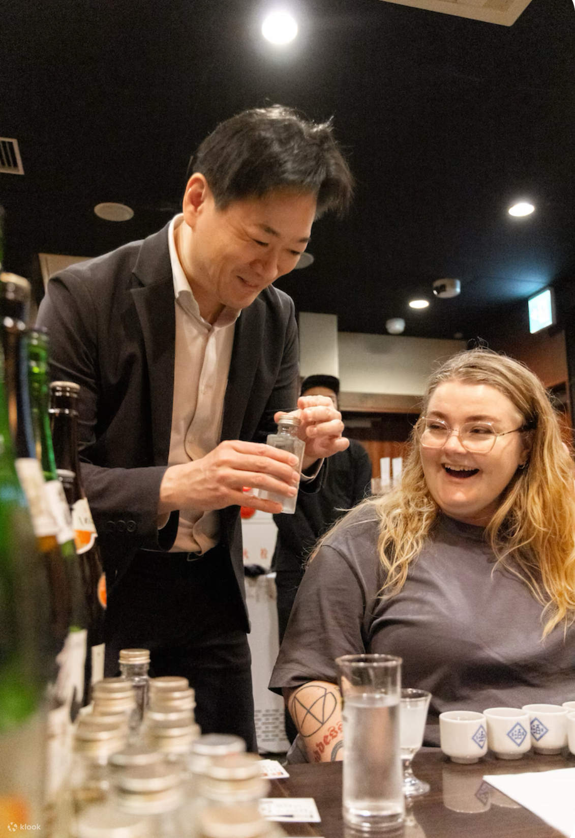 Assaggia una varietà di sake con un sommelier di sake