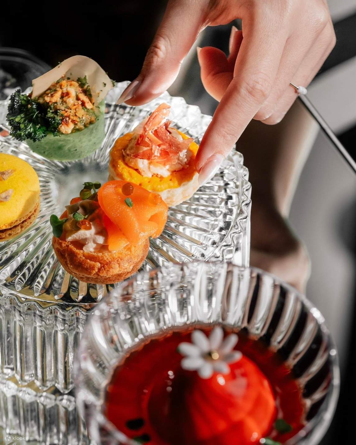 Nicht-traditioneller Nachmittagstee im TeaSe im Standard Bangkok ...