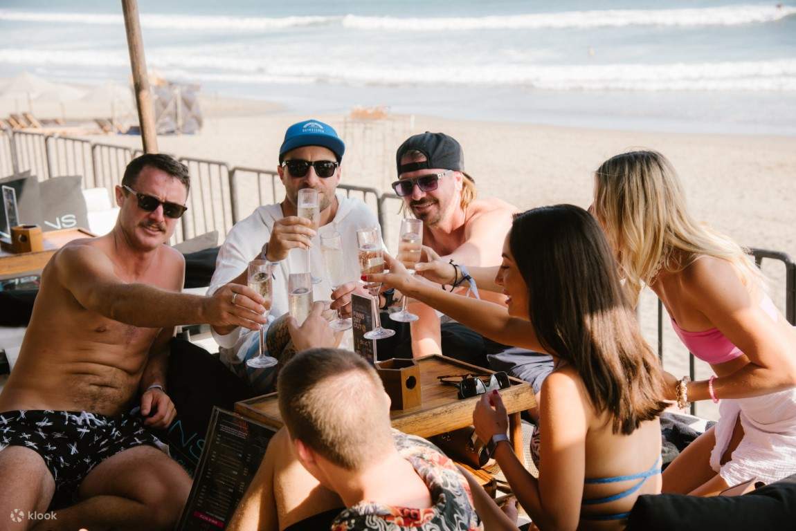 ビーチクラブの人々