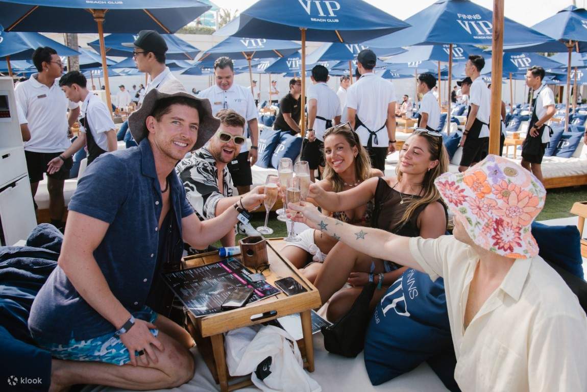 芬兰人海滩俱乐部的贵宾床