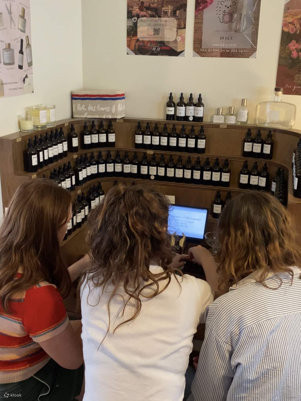 Workshop zur individuellen Parfümherstellung bei ADoR in Gwangalli, Busan 