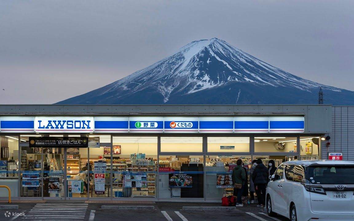 路线A：罗森便利商店，背靠富士山