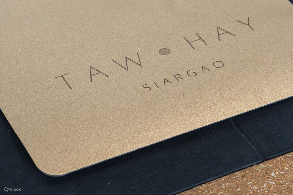 Esterilla de yoga con taw hay siargao impreso en ella