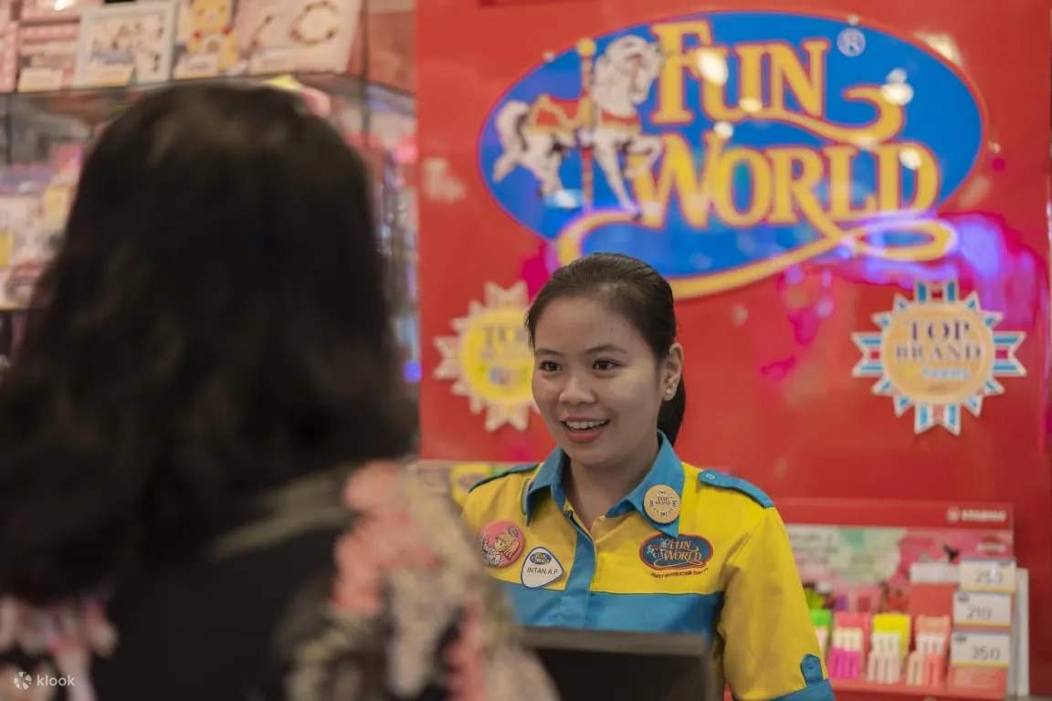 Funworld Bowling Botani Square en Bogor