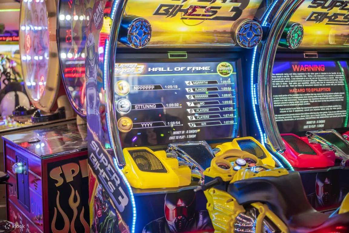 Funworld Bowling Botani Square en Bogor