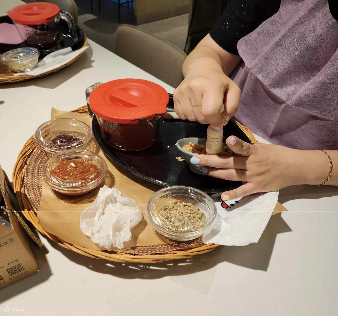 B: 制作包饭酱