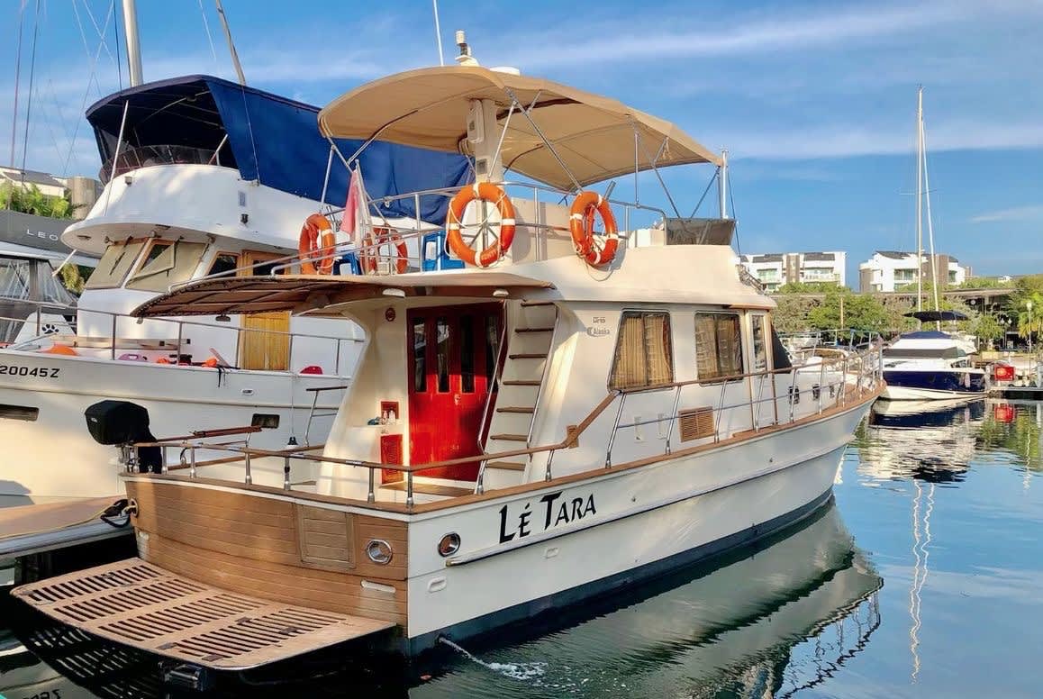 Naviga nelle acque di Singapore a bordo di un lussuoso yacht e goditi divertenti attività acquatiche durante il tuo viaggio