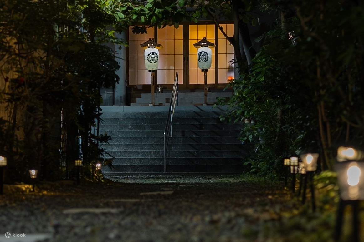 Osaka: Aroma-Massage mit Bambusstab im Tempel