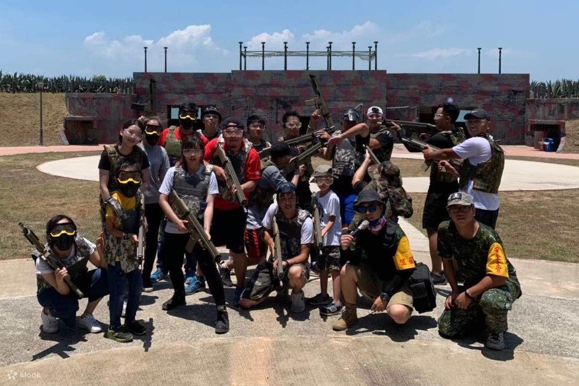 После завершения мероприятия сделайте групповое фото на память в лагере.