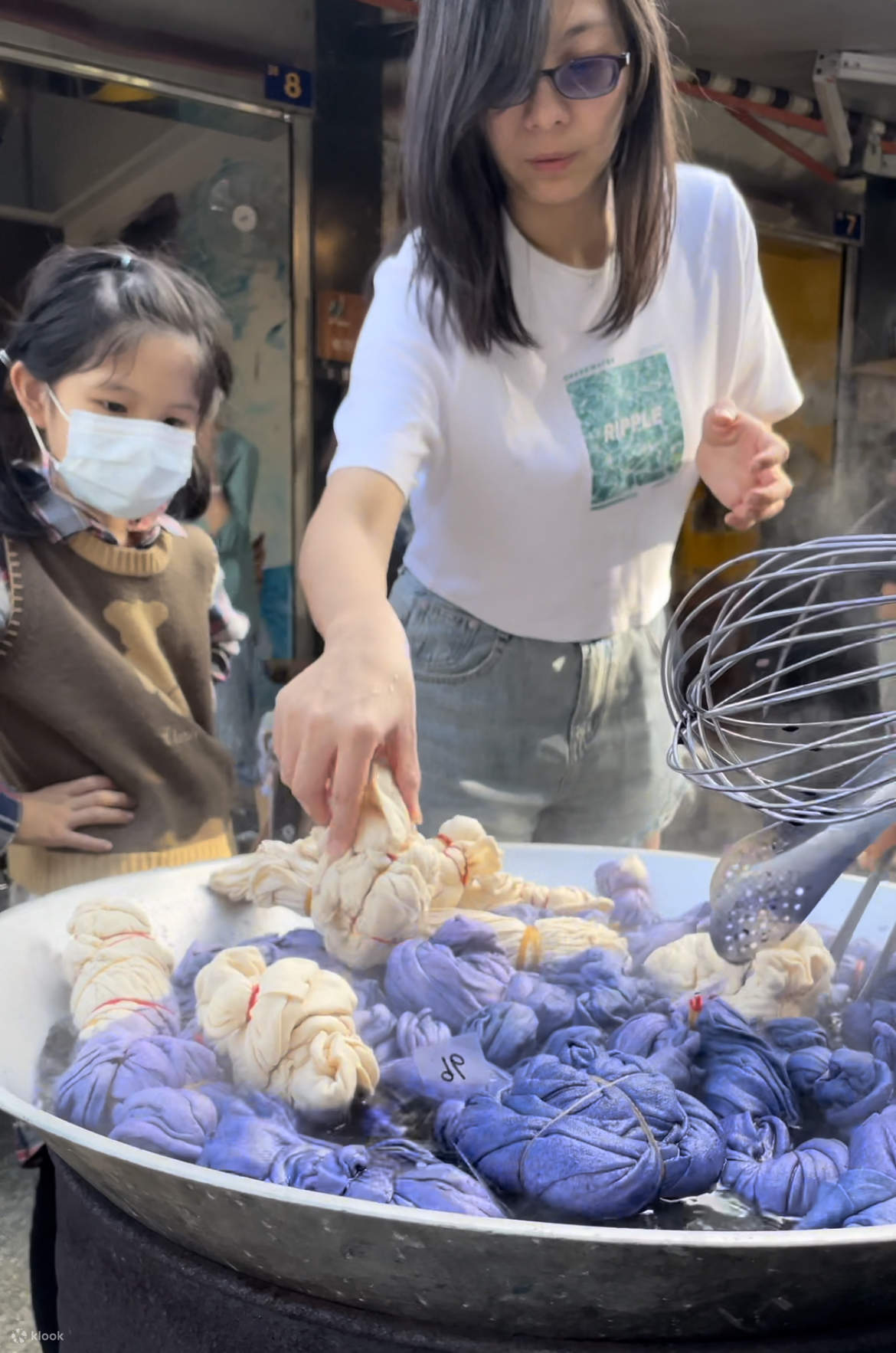 Bengkel pencelupan tulen berasaskan tumbuhan