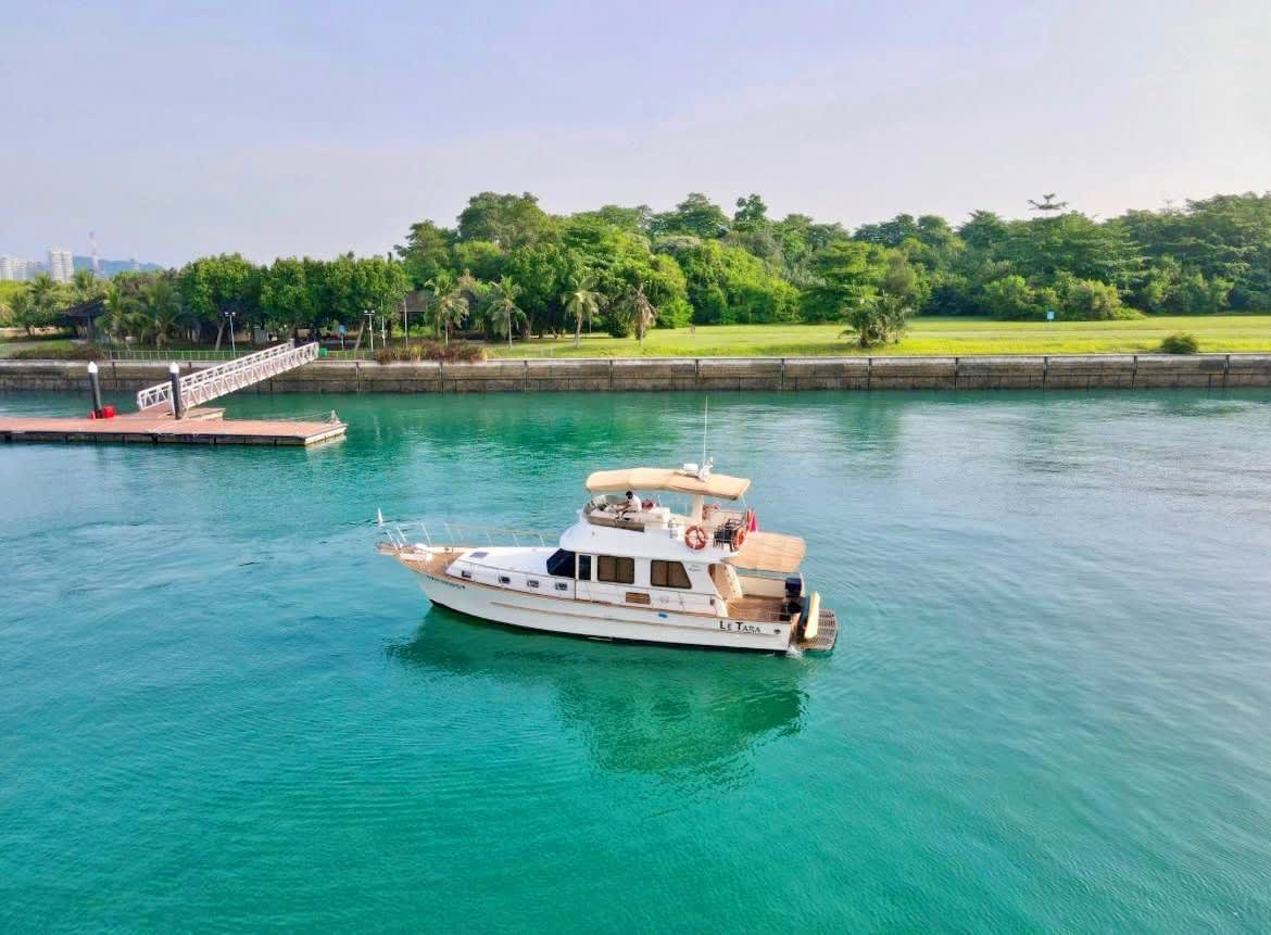 Private Yacht Charter to Lazarus Island by Yachtcruisesg