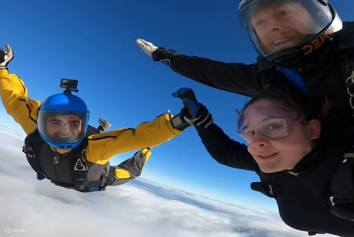 Terjun payung di atas Pabrik Anggur Bremerton Adelaide