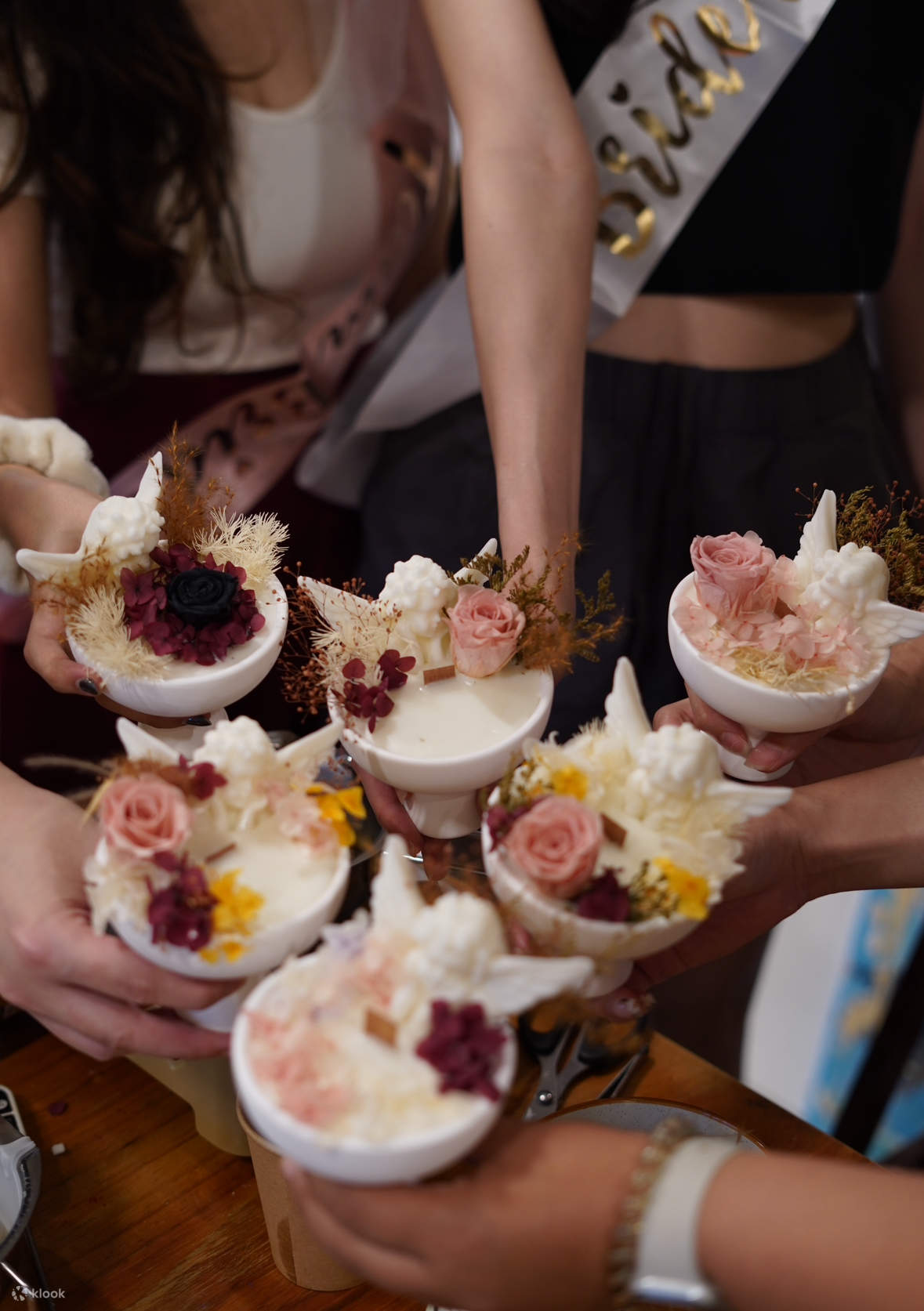 Làm nến hoa thơm 