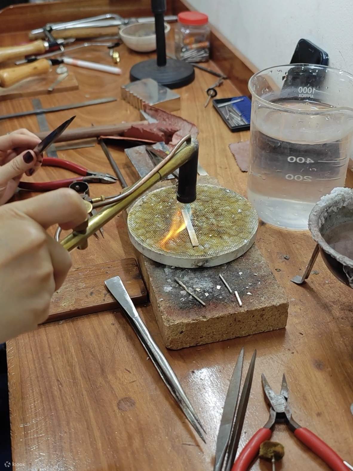 Clase de elaboración de joyería de plata en Hanói