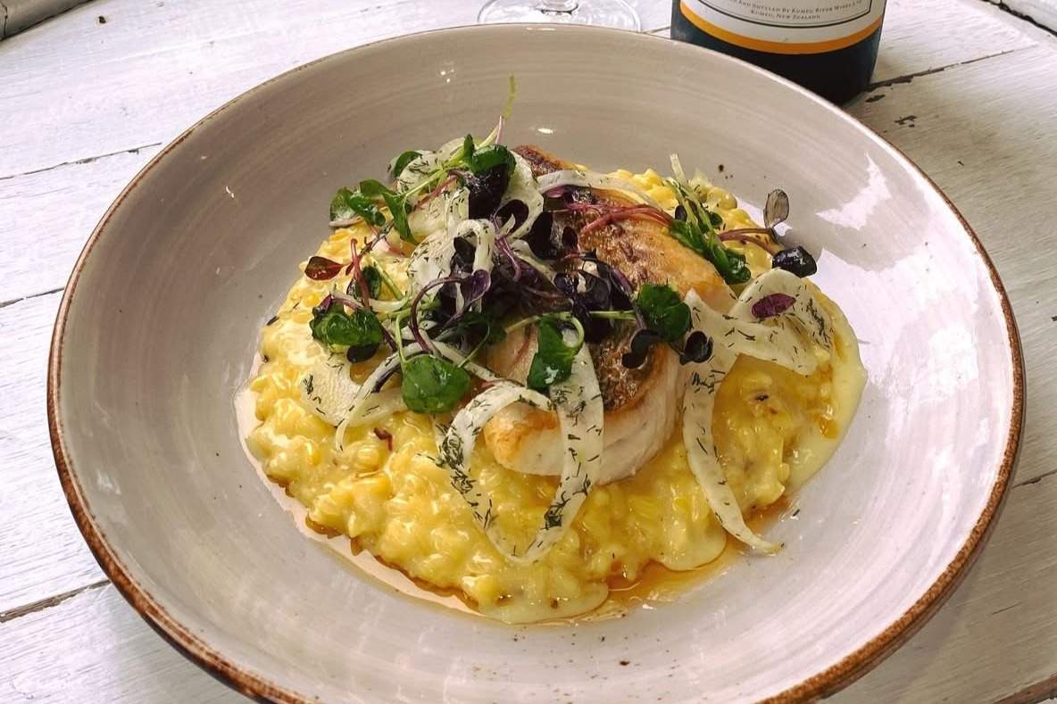 Bersantap di The Riverhead Tavern