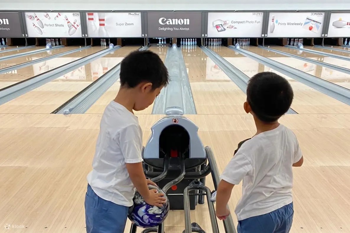 孩子们试试我们的保龄球