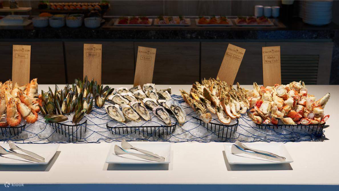 Buffet at Chon Som All Day Dining, Courtyard by Marriott Suvarnabhumi Airport