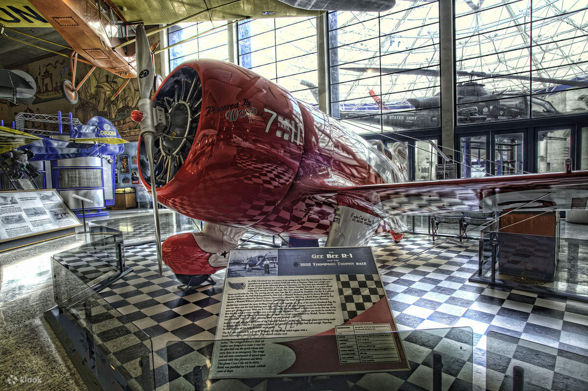 ภาพเครื่องบินสีแดง