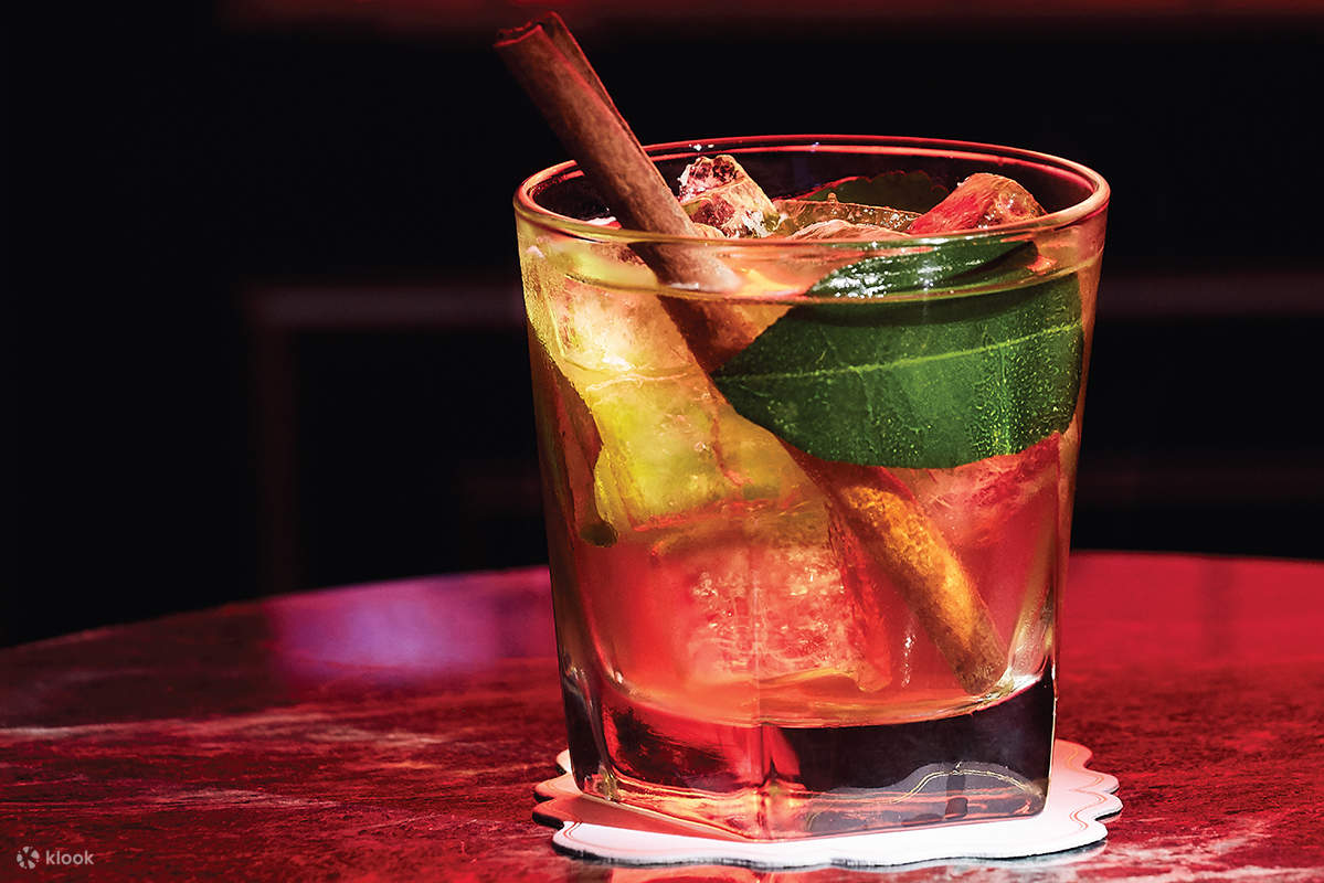 Baan Suriyasai @Surawongse Ẩm Thực Thái Lan Chính Thống