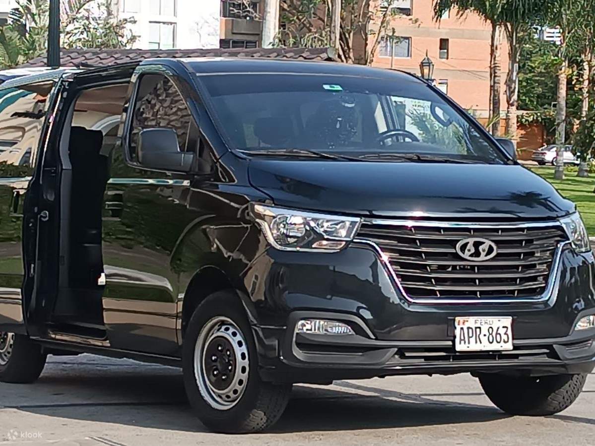 Viaje cómodamente por Cusco en el espacioso y confiable traslado Hyundai Grand Starex