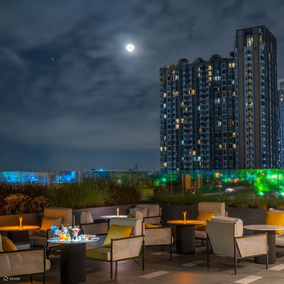 LUNA 48 Rooftop Bar im Ramada Bangkok Sukhumvit 48