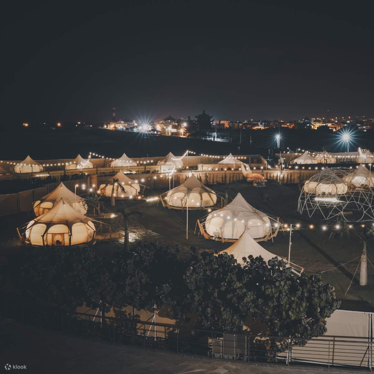 Cicada berkata: Matahari terbenam adalah panjang | Pemandangan malam khemah