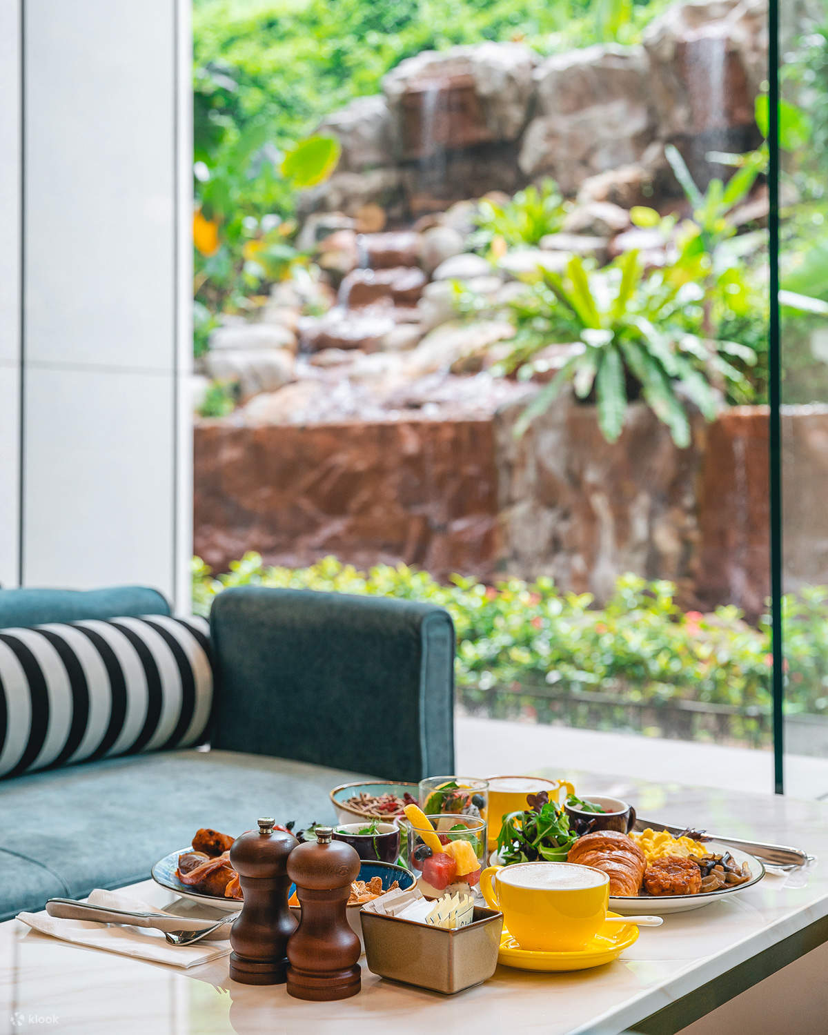 déjeuner au restaurant de l'hôtel