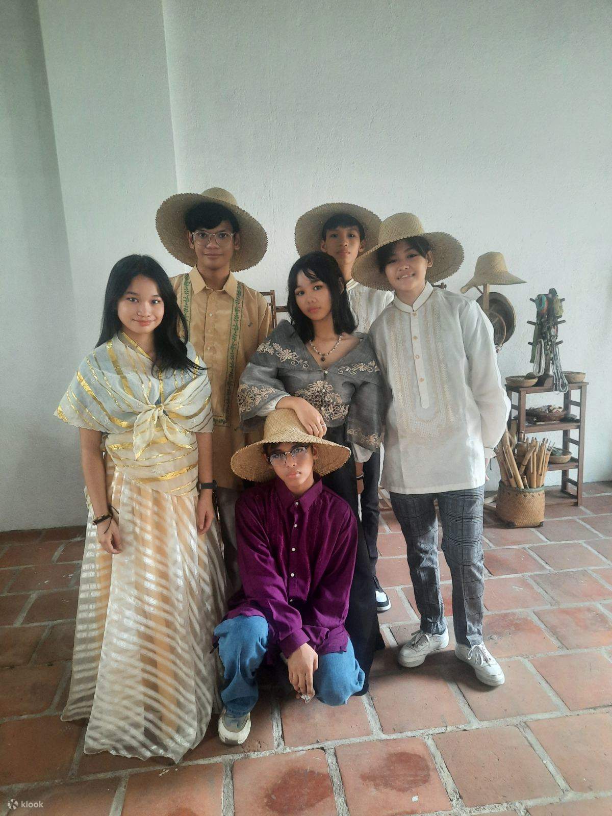 Maria Clara und Ibara Kostüm