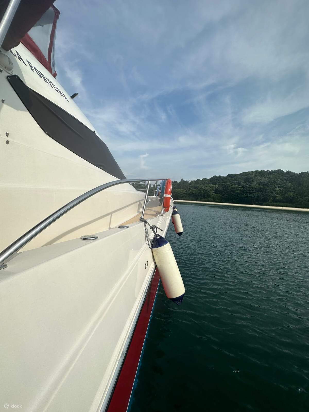 前往拉撒路岛的游艇租赁