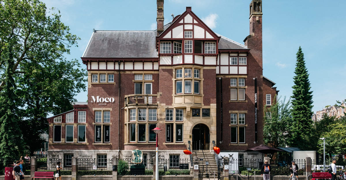 モコ美術館の正面外観