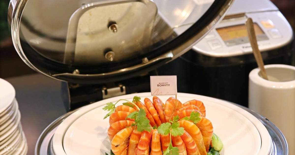 International Buffet at Sheraton Hanoi Hotel (Oven D'or Restaurant)