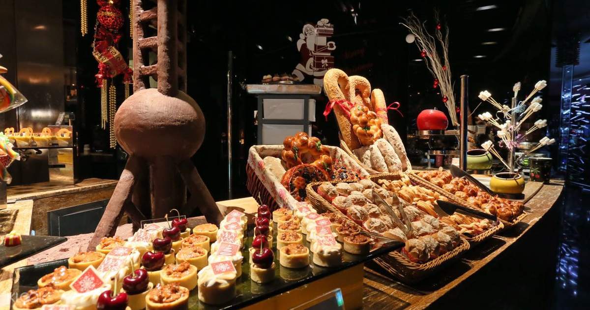 Dinner at the Oriental Pearl Tower - Klook