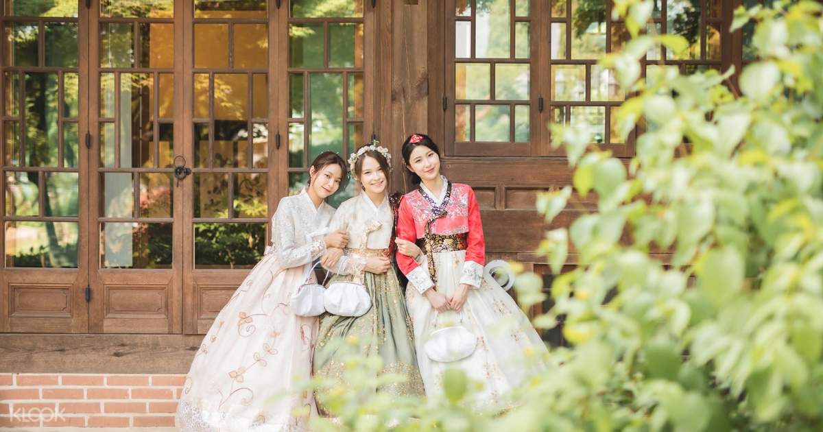 Bukchon Oneday Hanbok Rental Experience in Seoul - Klook