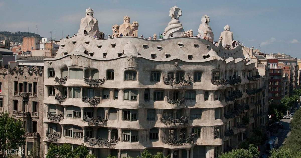 Barcelona Gaudi Walking Tour With Sagrada Familia Park Guell