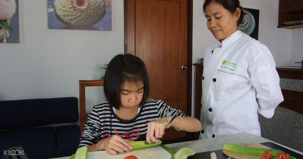 Traditional Thai Fruit And Vegetable Carving Class Klook Us