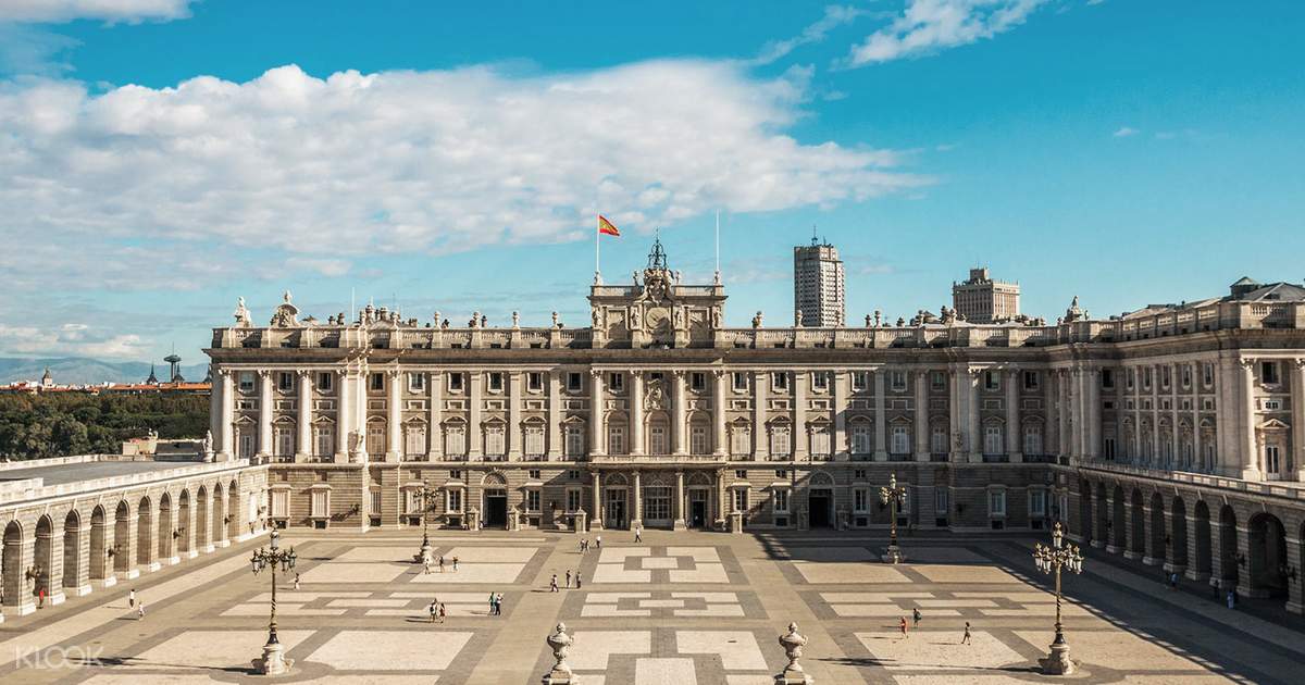 Fast Track Access to the Royal Palace of Madrid, Spain