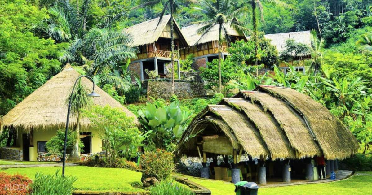 Arus Liar Kampung Ngaloen Cottages: Staycation dengan ...
