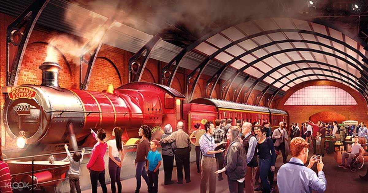 Warner Bros. Studio Tour London (with Evan Evans) & Transport The