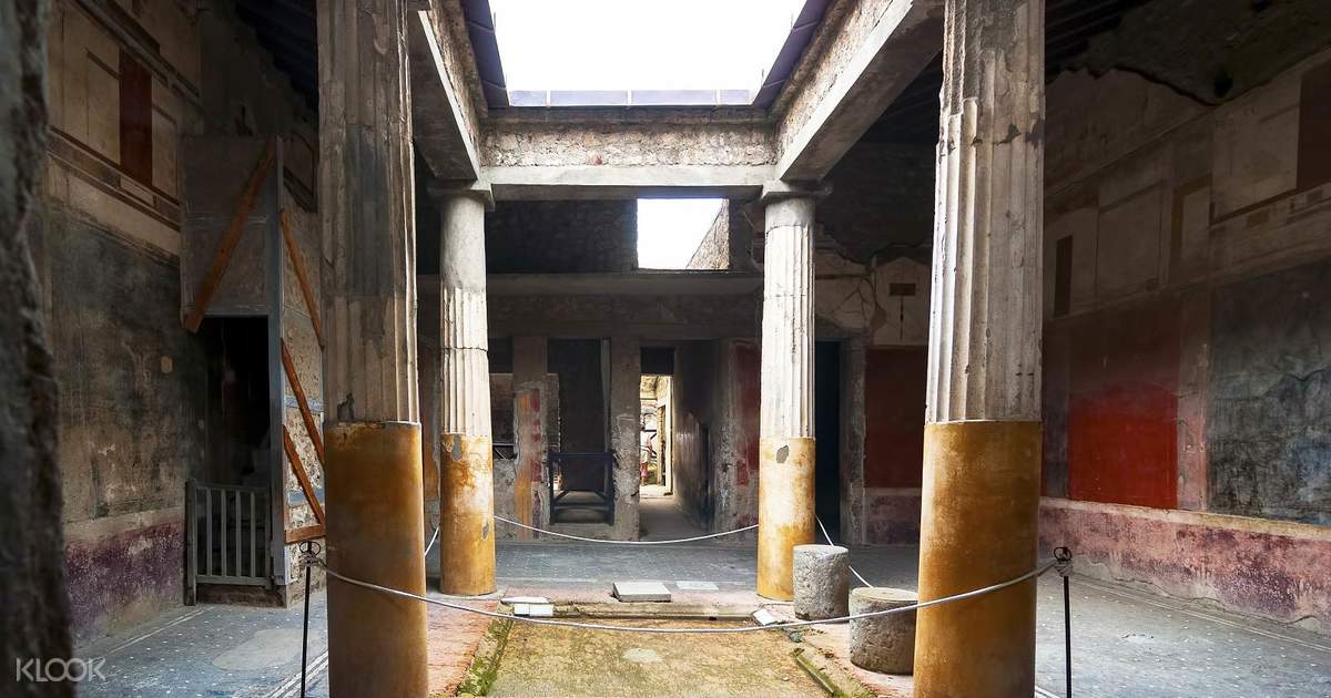 guided day tour of pompeii and mount vesuvius from naples