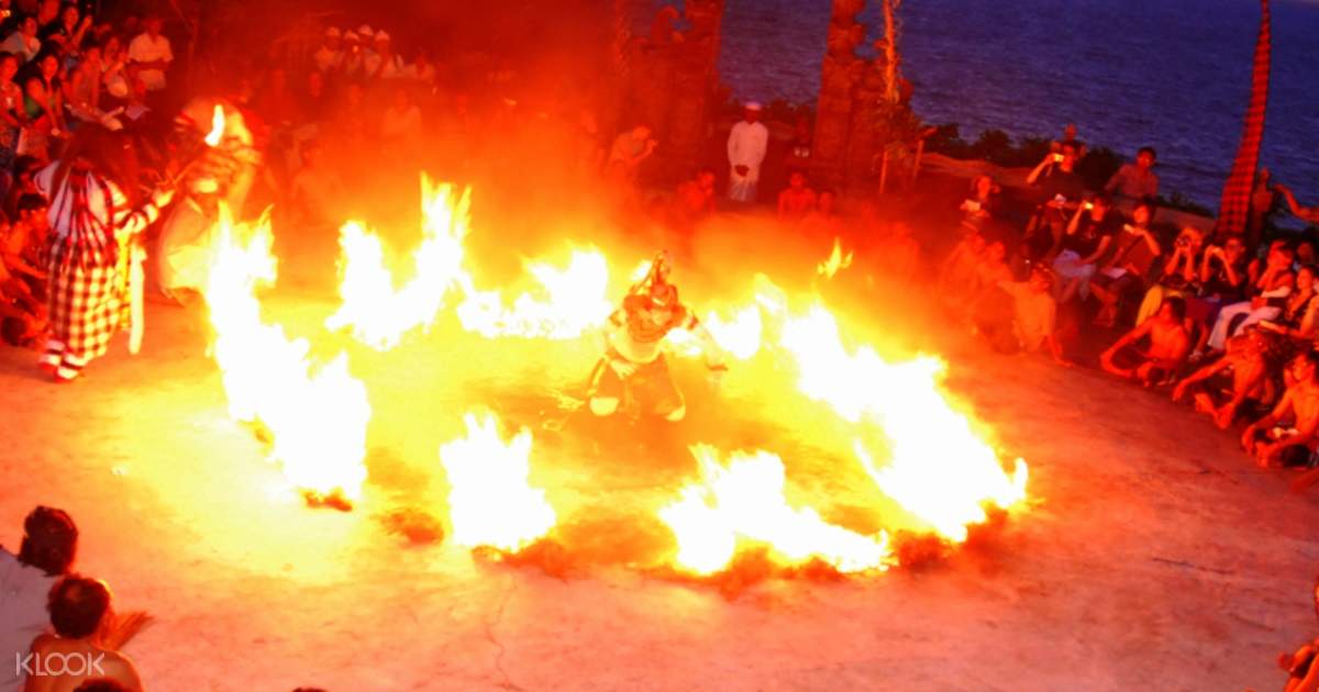 Tiket Tari Kecak dan Pertunjukan Api di Pura Uluwatu, Bali