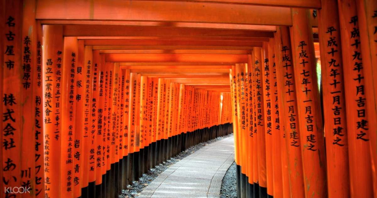 Fushimi Inari-Taisha Shrine Tour with a National Licensed 