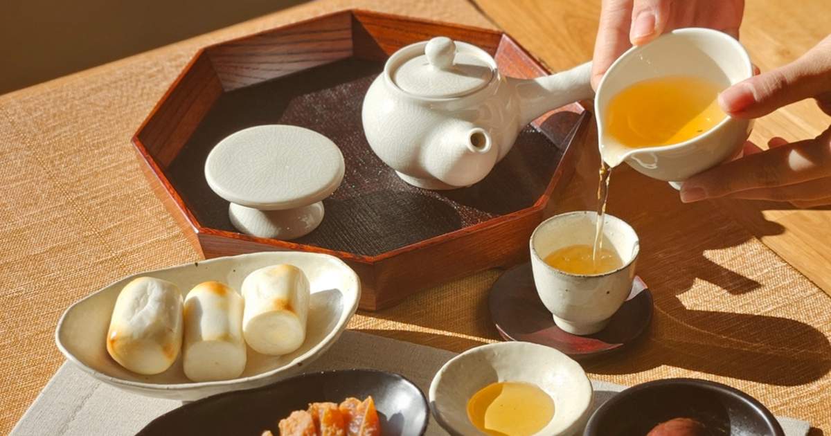 【中古】 The Korean Way of Tea: An Introductory Guide/SEOUL SELECTION/Hong Kyeong-Hee The Korean Way of Tea: An Introductory Guide – UH Press