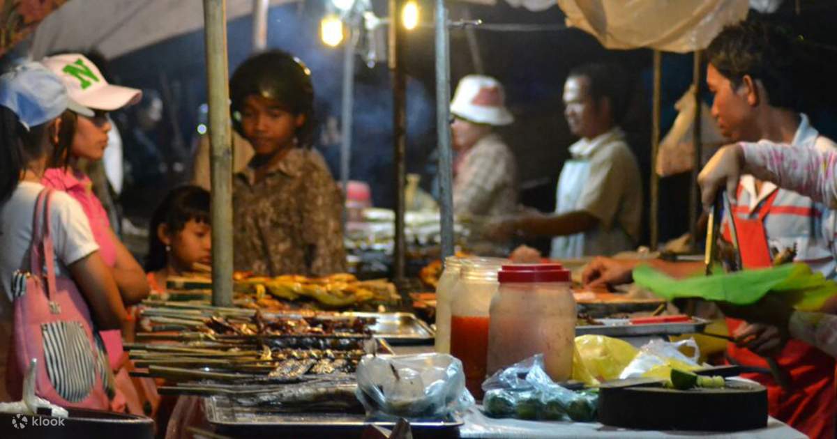 go on a night siem reap street food tour