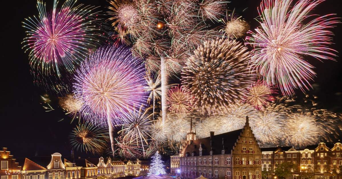 Huis Ten Bosch Kyushu #39 s Fireworks Festival Bus Tour from Fukuoka