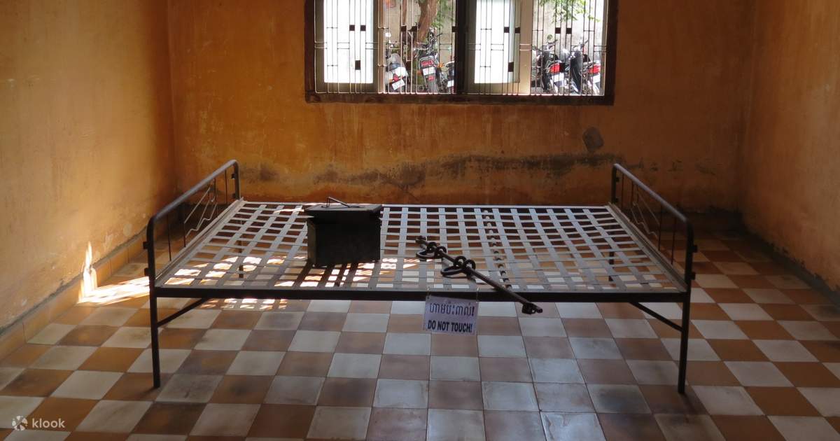 Tour hop-on hop-off dei campi di sterminio di Phnom Penh e Museo del genocidio S21 Tuol Sleng in Cambogia - Klook Stati Uniti