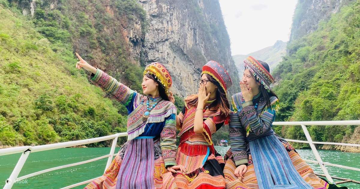 ニョケ川のボート遊び トゥサン渓谷と民族衣装のレンタル、ハザン Klook