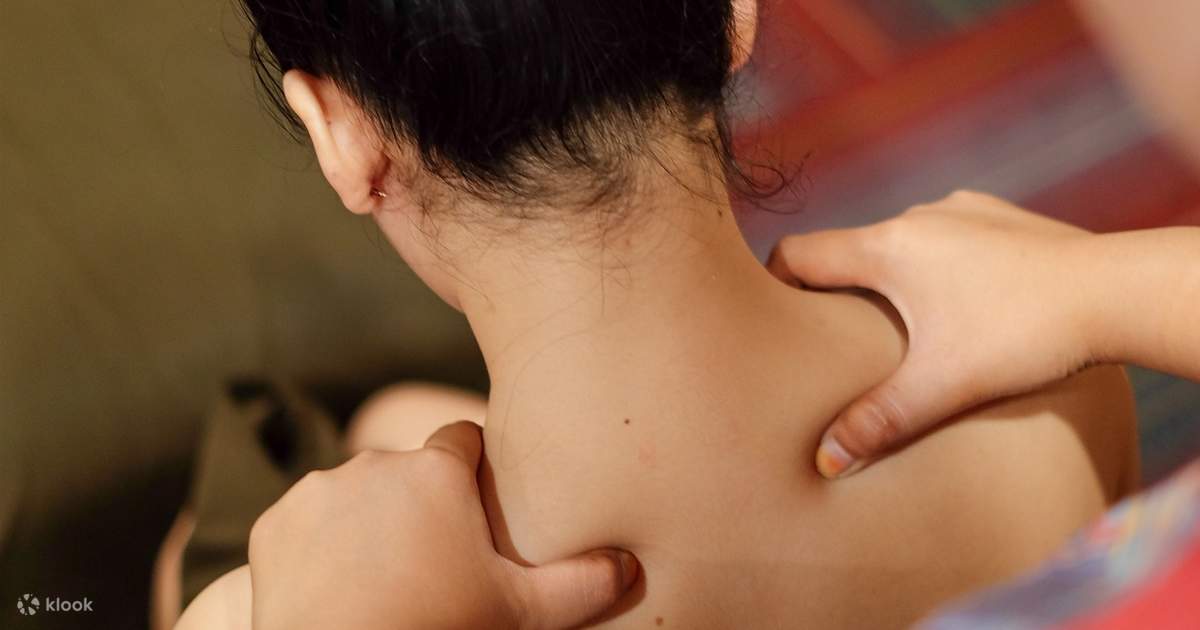 Premium Photo  Closeup of therapist massaging man's neck during