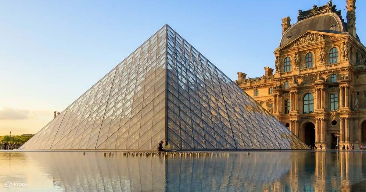 Mona Lisa Canvas at Louvre Museum in Paris Editorial Photo - Image of  louvre, masterpiece: 62480846