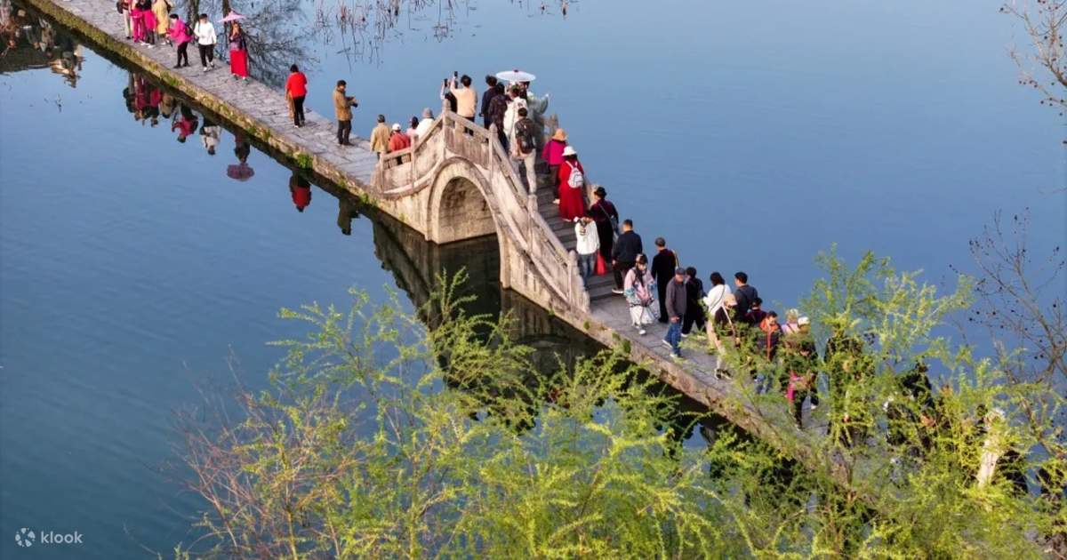 Hongcun + Nanping | Huizhou-style ancient dwellings × spring flowers × traditional folk customs × visiting Huizhou people One... 