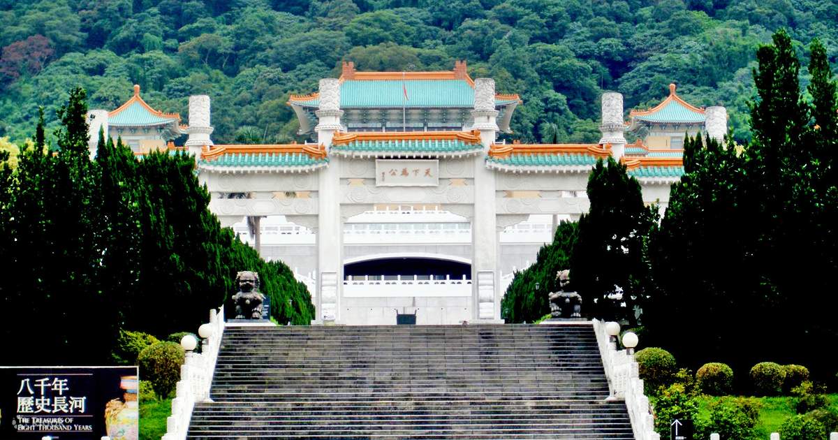 台北市内 故宮博物院・中正紀念堂・忠烈祠 定番名所巡りツアー (日本語ガイド付き) | Klook